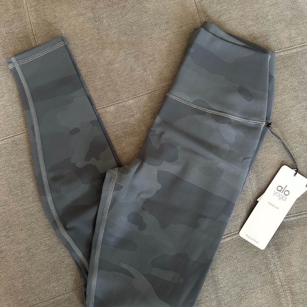 Alo Yoga High Waist Vapor Legging Black Camouflage Size S News